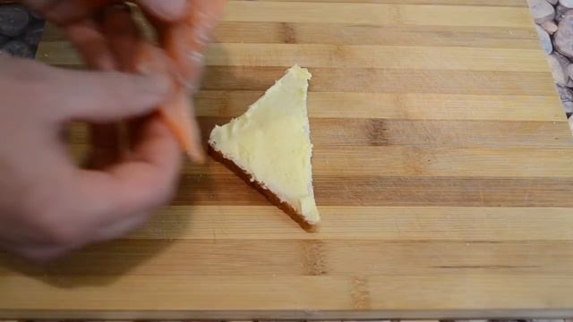 Праздничные бутерброды с икрой и красной рыбой. Рецепт Новогодней закуски с семгой и красной икрой смотреть онлайн