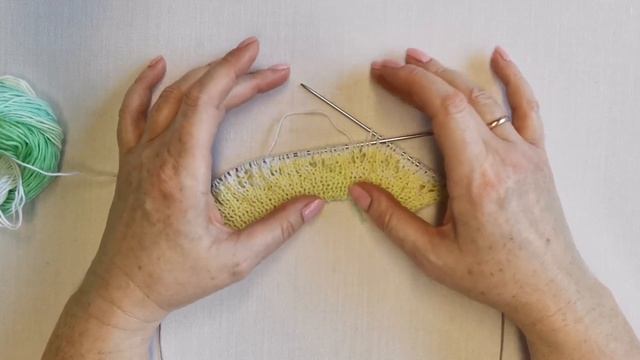 Берет вязаный для куклы смотреть онлайн