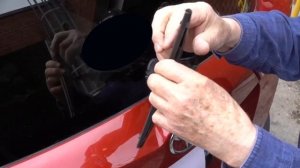 How to change a rear windshield wiper on a Toyota RAV4