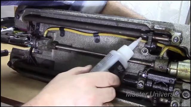 Швейная машина 1022 класса. Как сделать нитенаправитель на игловодителе.Часть 6.Видео №43. смотреть онлайн