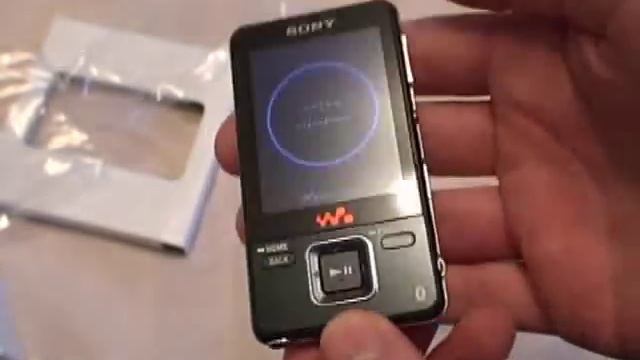 Sony NWZ-A820 Walkman unboxed and previewed смотреть онлайн