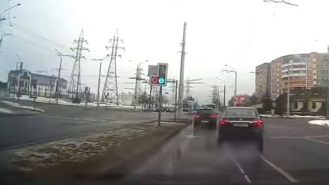 Водитель Toyota не стал ждать, пока учебка разберется смотреть онлайн