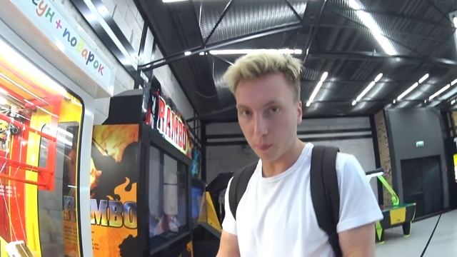 ОТРЕЗАЛ ПРИЗ В АВТОМАТЕ НОЖНИЦЫ! смотреть онлайн