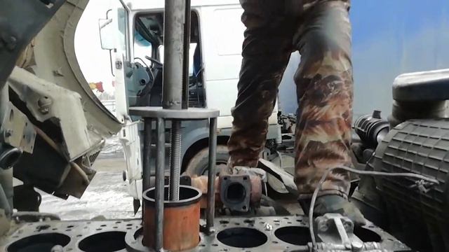 #Даф95АТИ Ремонт двигателя снятие гильз смотреть онлайн