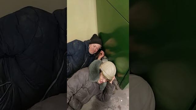 Сбербанк для БОМЖ устроил ночлежку, легально. Часть 1