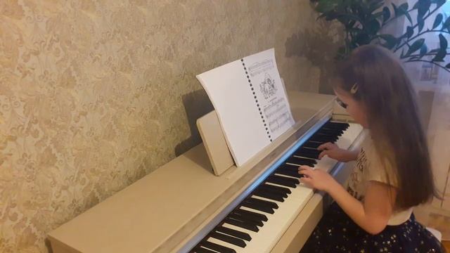 Девочка играет на пианино Веселый танец смотреть онлайн