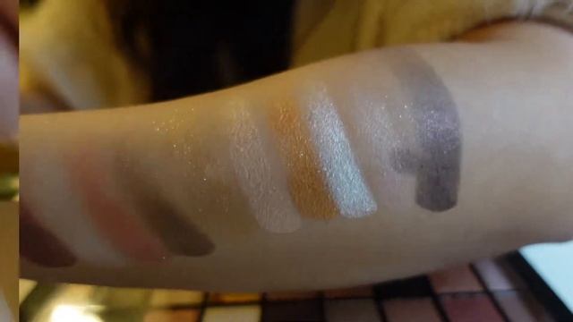 Makeup Revolution Maxi Reloaded Palette Swatches смотреть онлайн