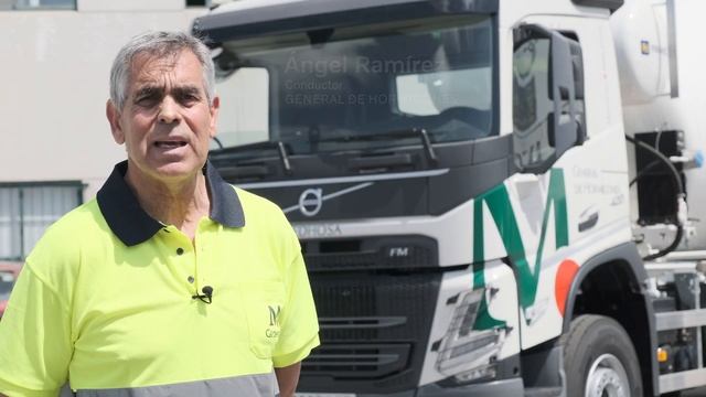 Volvo Trucks: Volvo FM Tridem 8x4 con hormigonera y control remoto смотреть онлайн