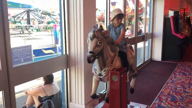 WILLIAMS DISTRIBUTED FALGAS Coin operated horse kiddie ride arcade machine with Anna смотреть онлайн