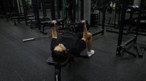 жим гантелей лежа параллельным хватом (объяснение)