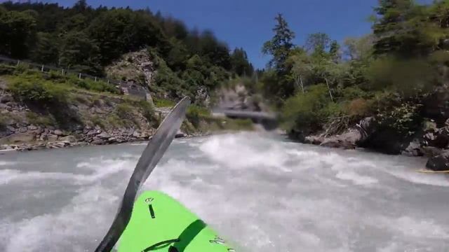 Landquart kayaking at two different flows смотреть онлайн