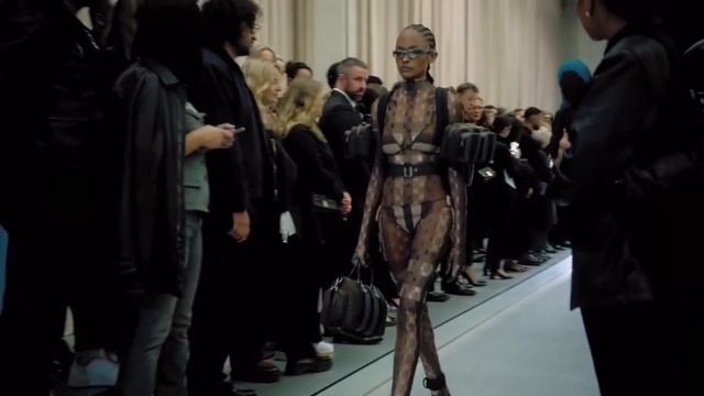 Burberry мода в Лондоне весна лето 2023 / Одежда, сумки и аксессуары смотреть онлайн