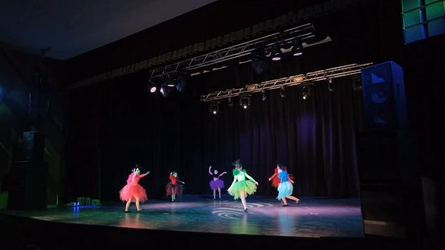 Танец "Райские птицы" на отчетном концерте Tropicana Dance 2023 смотреть онлайн