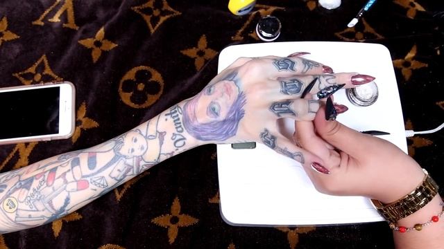 CHROME & HOLOGRAPHIC NAILS: Step by Step Tutorial | Jeffree Star смотреть онлайн