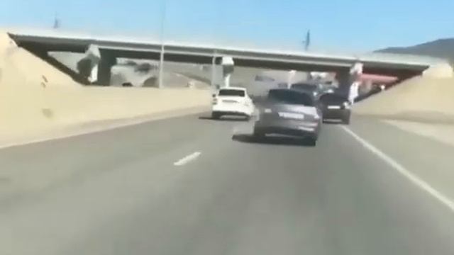 Авария в Дагестане. Приора в кортеже смотреть онлайн