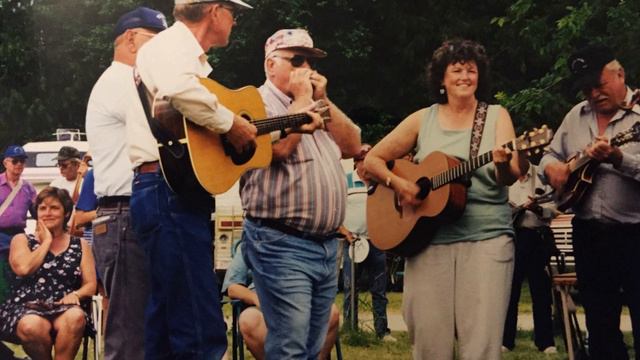 Another of Wally Betz's Bluegrass Harmonica Train Songs смотреть онлайн