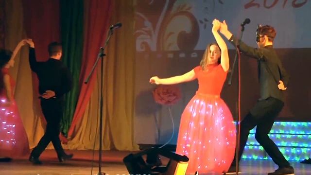 Вальс в светящихся юбках #dance#sevastidi#pulse#madness смотреть онлайн