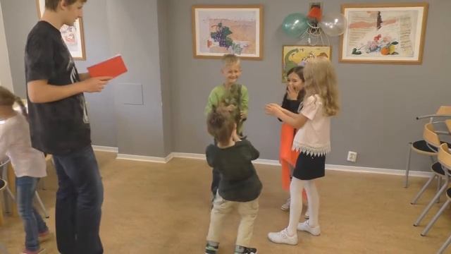 День Рождения Динозавры Швеция смотреть онлайн