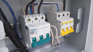 КАК ПОДКЛЮЧИТЬ УЧАСТОК К ЭЛЕКТРИЧЕСТВУ. Сборка и монтаж электрощитка на столбе