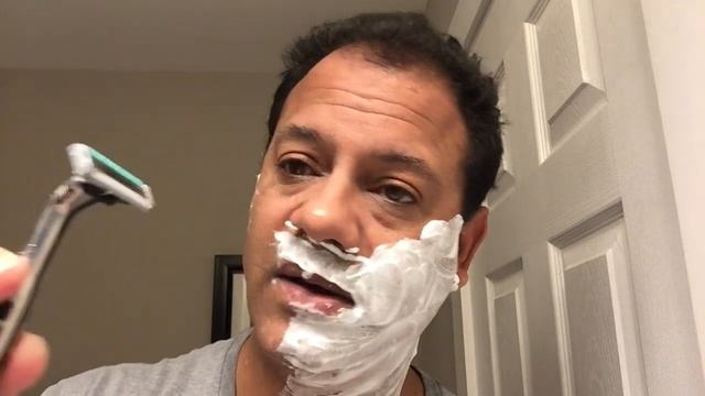 Gillette Mach 3 Turbo v. Sensor Excel 3 Blade | Day 9 #ShaveWars смотреть онлайн