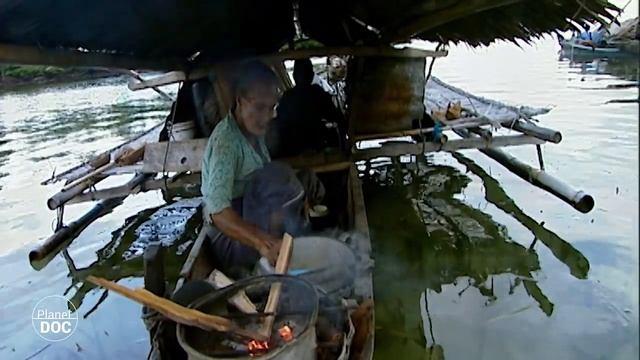 Are there ghosts of Sulawesi? It's time to find out смотреть онлайн