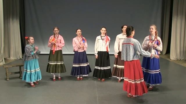 "Возле речки, возле моста". Образцовый ансамбль народной песни "Прялица", МБУ ДО ДДК, г.Тольятти смотреть онлайн