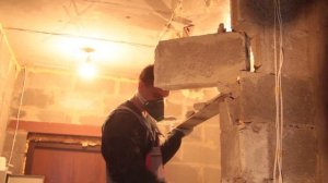 демонтаж стены из бетонных блоков