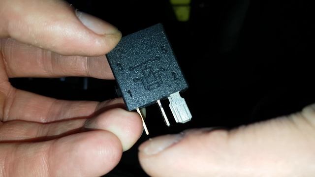 Mercedes w203 All Fuses and Relays Location - How to test them смотреть онлайн