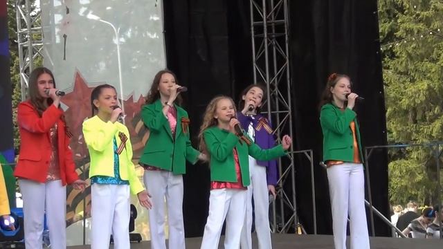 Вокальная студия "Салават Купере" на городском празднике, посвященном Дню Победы, Уфа, 09.05.2022 смотреть онлайн