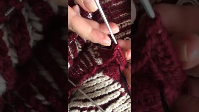 Стойка для отложного воротника, вязаного спицами. Knitting a big collar. смотреть онлайн
