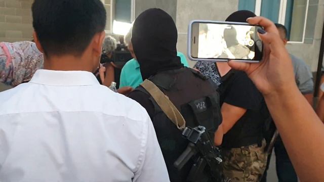 Сторонников Алмазбека Атамбаева Кыяза Смаилова и Амантура Жамгырчиева арестовали на два месяца смотреть онлайн