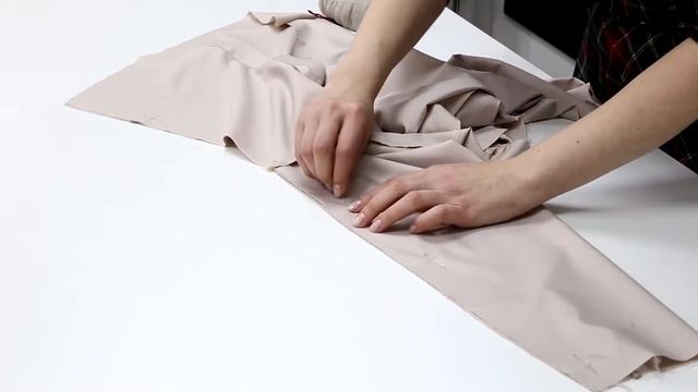 Школа шитья "PINS". Видеоурок 25. Рубашка. Рукав и боковые швы. смотреть онлайн