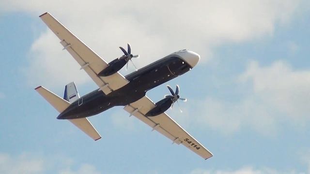 Ил-114-300. Посадка с коротким пробегом за 12 сек. МАКС-2021. смотреть онлайн