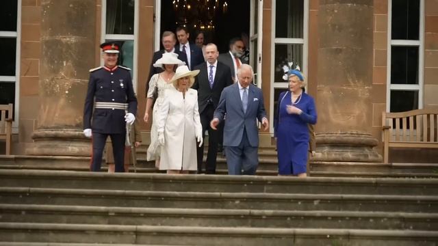 A Colourful Throne for King and Queen in Northern Ireland смотреть онлайн