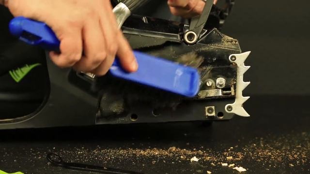 Greenworks Pro - 80V Cordless Chainsaw - Replacing Chain смотреть онлайн
