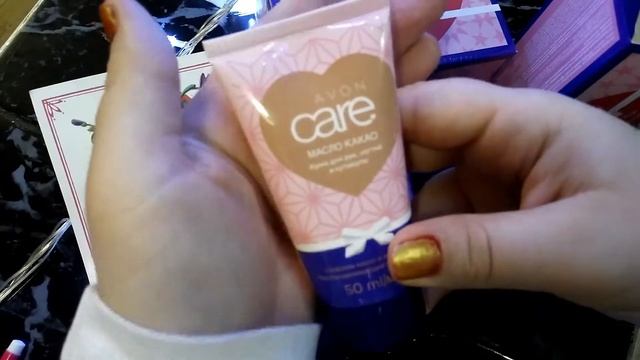 Распаковка подарочного набора кремов для рук Avon Care Красивые ручки