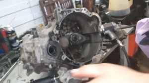 Киа с пробегом 601000км.Повторная замена заднего сальника коленвала. Замена  масла в коробке переда