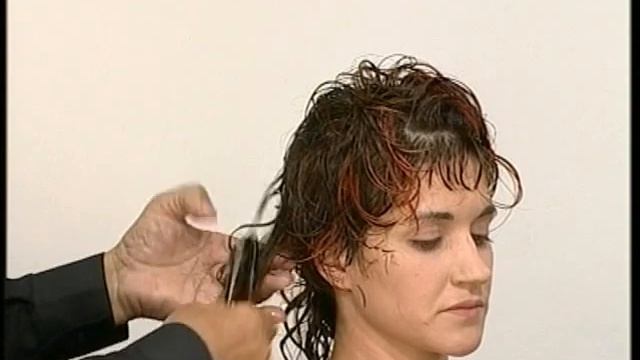 Женская стрижка и окрашивание. Women's haircut and coloring смотреть онлайн