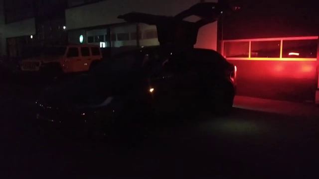 Новая Tesla в Celebration Mode ночью (на Xiaomi Redmi 5) смотреть онлайн