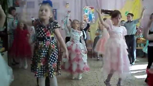 мы маленькие дети - нам хочется гулять смотреть онлайн