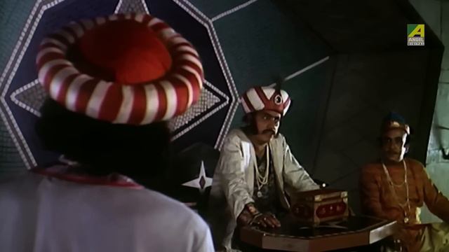 Mantrider Har Bitaran Kora | Dramatic Scene | Hirak Rajar Deshe | Utpal Dutt смотреть онлайн