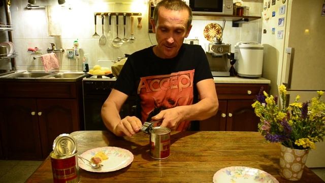 Банка тушёнки, как открыть правильно? смотреть онлайн