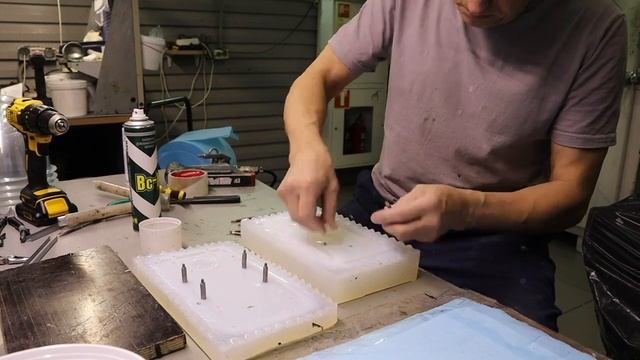 Как происходит цикл производства деталей из PU-пластика в Фолипласт: от модели до отливки в силикон смотреть онлайн