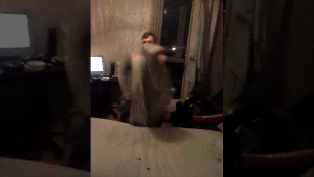 Как по мужски заправить кровать.... смотреть онлайн