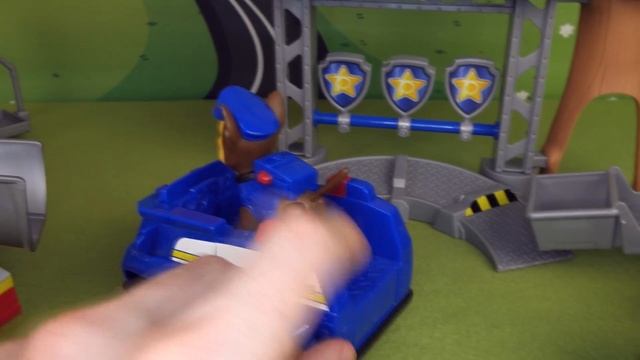 Щенячий Патруль и поиски Киндер Сюрпризов для детей. Paw Patrol and Kinder Surprise смотреть онлайн