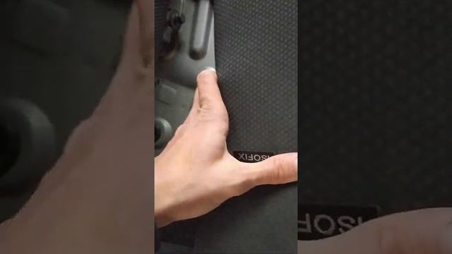 Renault Logan 2 снять задние сиденья, одеть чехлы.