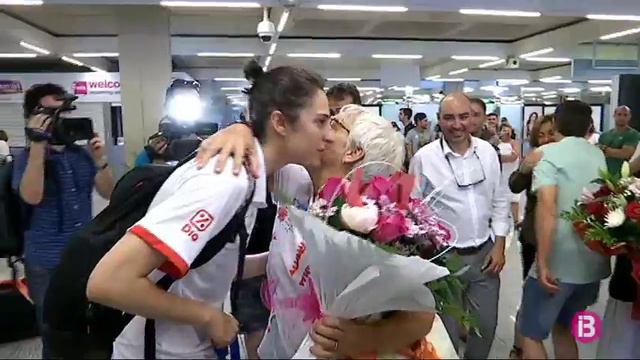 Rebuda emotiva a Alba Torrens смотреть онлайн