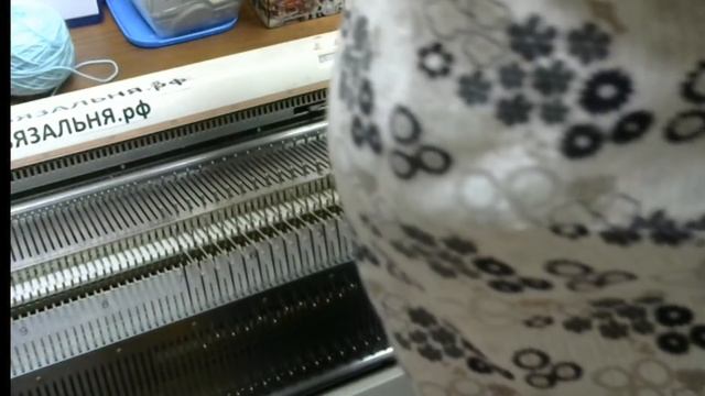 Шапка-ушанка на вязальной машине⚡Вязание женская шапочка с ушками ⚡Машинное вязание, Обучение смотреть онлайн