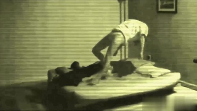 Мужчина начал плохо спать по ночам Для этого установил камеру, и на утр смотреть онлайн