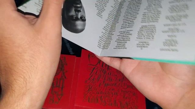 Kanye West - My Beautiful Dark Twisted Fantasy (Deluxe Edition) CD unboxing смотреть онлайн